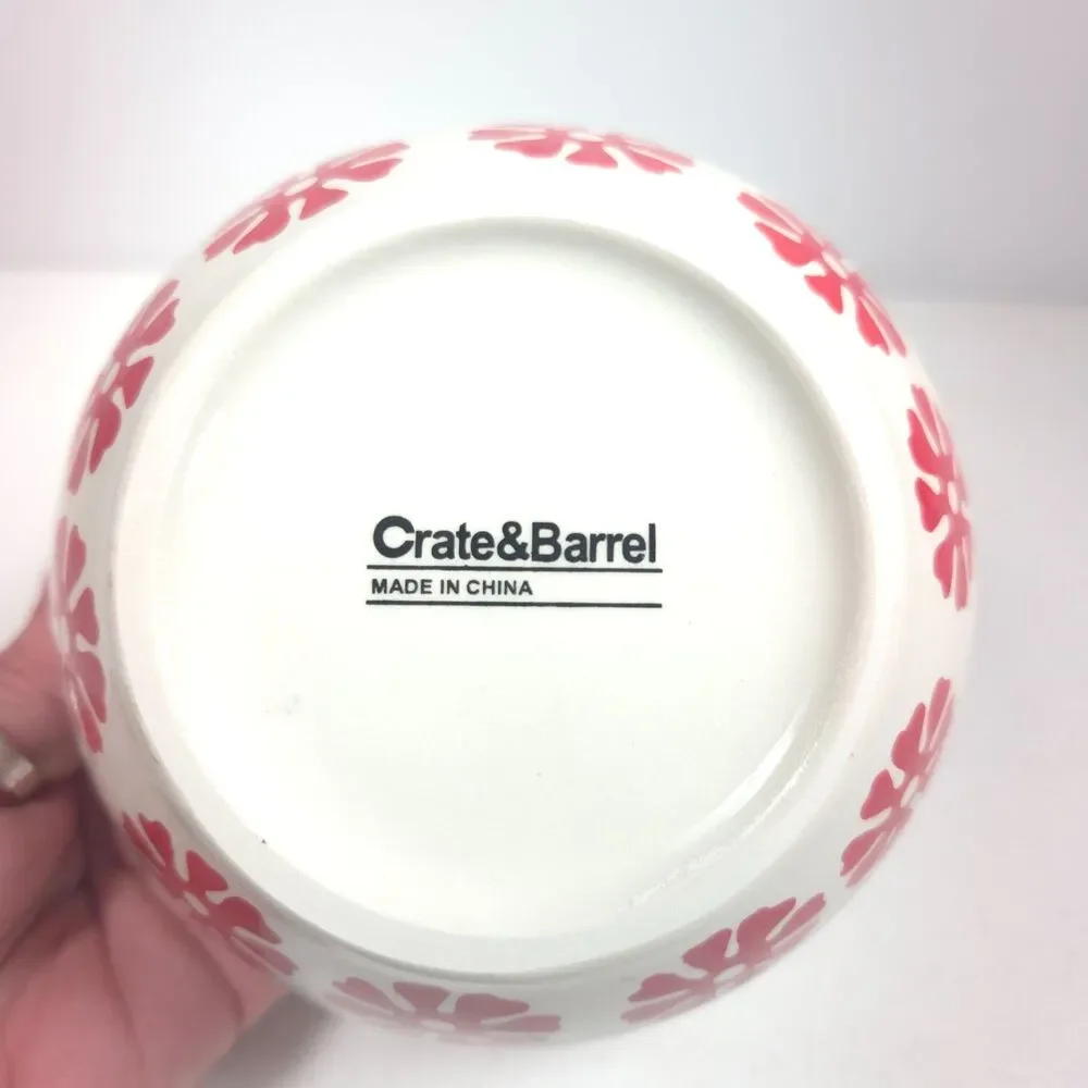 Crate & Barrel Scandia Snowflake Nesting Bowls Set of 3 Ceramic